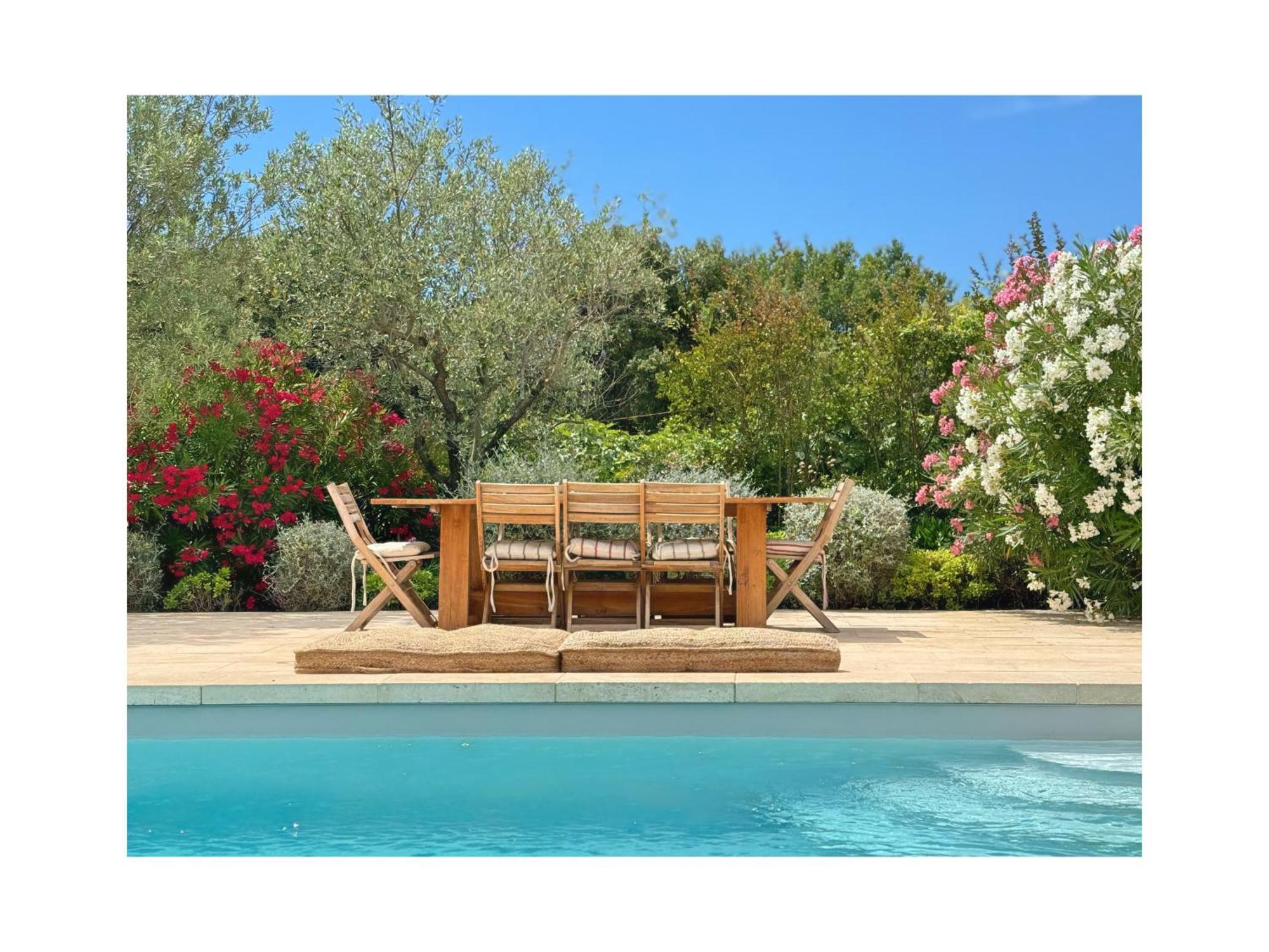 Les Jardins De Sitaara Bed and Breakfast Cucuron Buitenkant foto